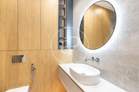 Apartamento de 3 dormitorios en venta en Eixample, Barcelona, Cataluña, Spain № 2441 - foto 18