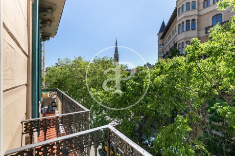 Apartamento de 3 dormitorios en venta en Eixample, Barcelona, Cataluña, Spain № 2441 - foto 8