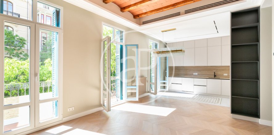 Apartamento de 3 dormitorios en venta en Eixample, Barcelona, Cataluña, Spain № 2441