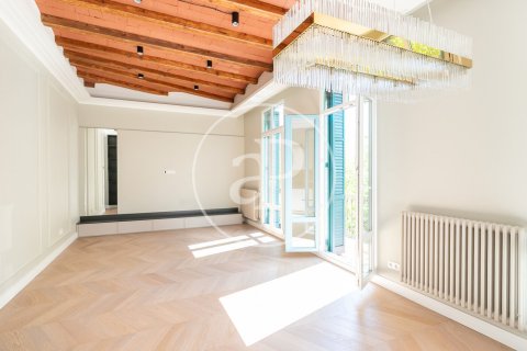 Apartamento de 3 dormitorios en venta en Eixample, Barcelona, Cataluña, Spain № 2441 - foto 6