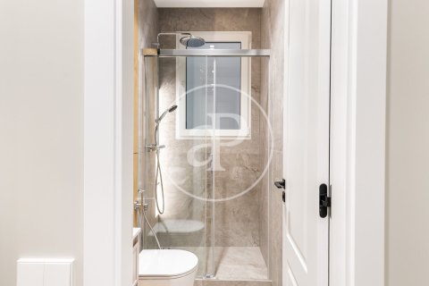 Apartamento de 3 dormitorios en venta en Eixample, Barcelona, Cataluña, Spain № 2441 - foto 28