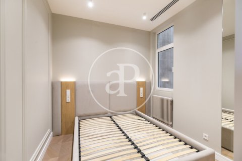 Apartamento de 3 dormitorios en venta en Eixample, Barcelona, Cataluña, Spain № 2441 - foto 21
