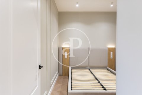 Apartamento de 3 dormitorios en venta en Eixample, Barcelona, Cataluña, Spain № 2441 - foto 22