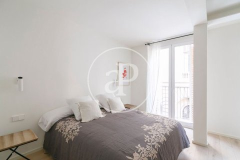 Apartamento de 2 dormitorios en venta en Ciudad Vieja, Barcelona, Cataluña, Spain № 2440 - foto 7