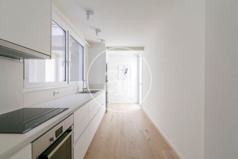 Apartamento de 2 dormitorios en venta en Ciudad Vieja, Barcelona, Cataluña, Spain № 2440 - foto 5