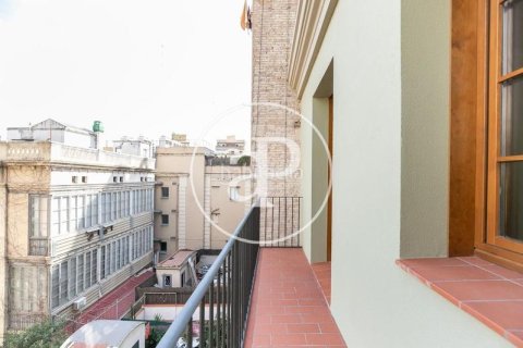 Ático de 2 dormitorios en venta en Eixample, Barcelona, Cataluña, Spain № 2436 - foto 19