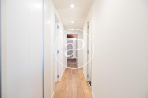 Ático de 2 dormitorios en venta en Eixample, Barcelona, Cataluña, Spain № 2436 - foto 18