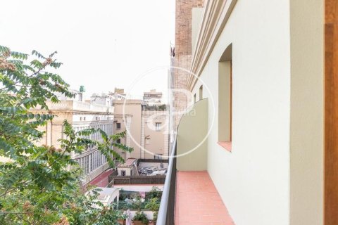 Ático de 2 dormitorios en venta en Eixample, Barcelona, Cataluña, Spain № 2436 - foto 4
