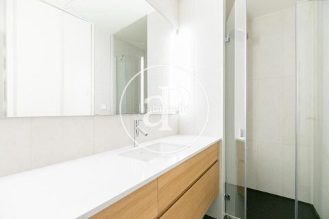 Ático de 2 dormitorios en venta en Eixample, Barcelona, Cataluña, Spain № 2436 - foto 14