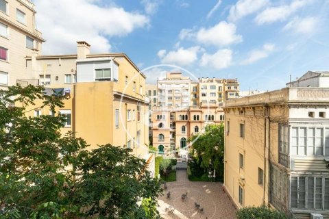 Ático de 2 dormitorios en venta en Eixample, Barcelona, Cataluña, Spain № 2436 - foto 20