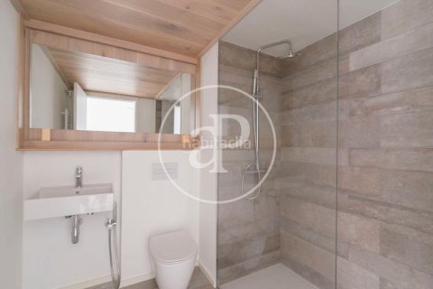 Apartamento de 2 dormitorios en venta en Ciudad Vieja, Barcelona, Cataluña, Spain № 2439 - foto 14