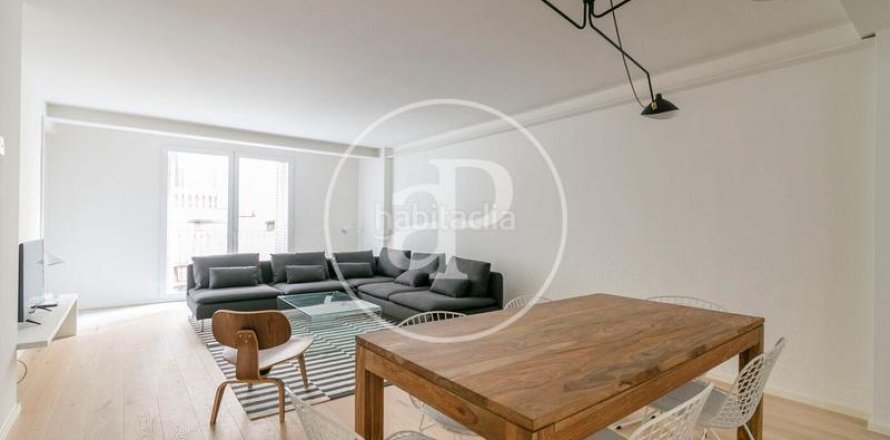 Apartamento de 2 dormitorios en venta en Ciudad Vieja, Barcelona, Cataluña, Spain № 2439