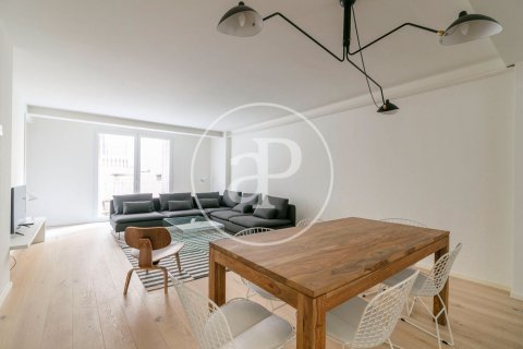 Apartamento de 2 dormitorios en venta en Ciudad Vieja, Barcelona, Cataluña, Spain № 2438