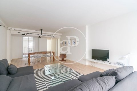 2 bedrooms apartment for sale in Ciutat Vella, Barcelona, Catalonia, Spain № 2438 - photo 4
