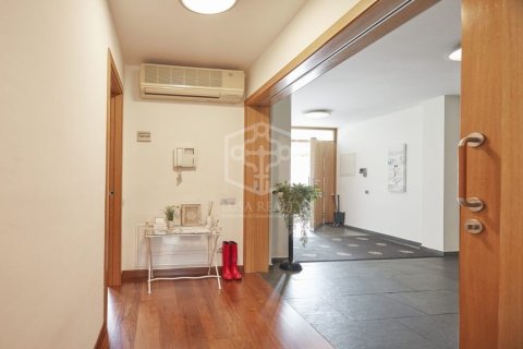 Villa de 6 dormitorios en venta en Castelldefels, Barcelona, Cataluña, Spain № 926 - foto 9