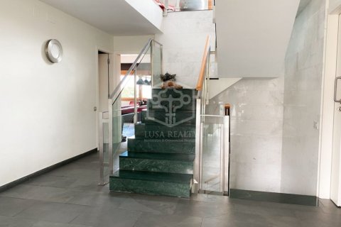 Villa de 6 dormitorios en venta en Castelldefels, Barcelona, Cataluña, Spain № 926 - foto 27