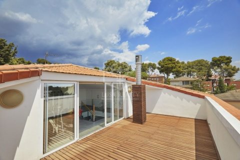 Villa de 6 dormitorios en venta en Castelldefels, Barcelona, Cataluña, Spain № 926 - foto 30