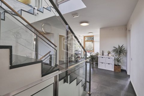 Villa de 6 dormitorios en venta en Castelldefels, Barcelona, Cataluña, Spain № 926 - foto 28
