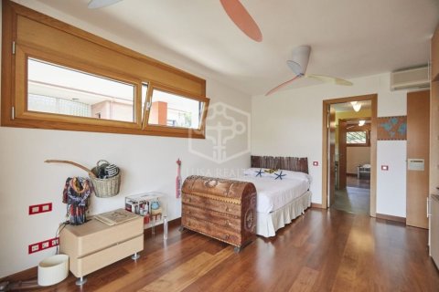 Villa de 6 dormitorios en venta en Castelldefels, Barcelona, Cataluña, Spain № 926 - foto 24