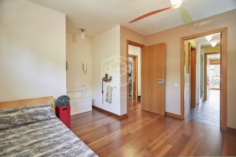 Villa de 6 dormitorios en venta en Castelldefels, Barcelona, Cataluña, Spain № 926 - foto 23