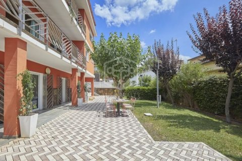Villa de 6 dormitorios en venta en Castelldefels, Barcelona, Cataluña, Spain № 926 - foto 4
