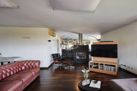 Villa de 6 dormitorios en venta en Castelldefels, Barcelona, Cataluña, Spain № 926 - foto 11