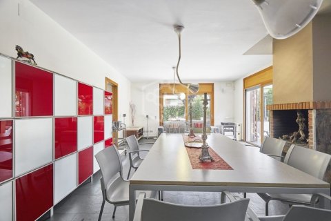 Villa de 6 dormitorios en venta en Castelldefels, Barcelona, Cataluña, Spain № 926 - foto 15