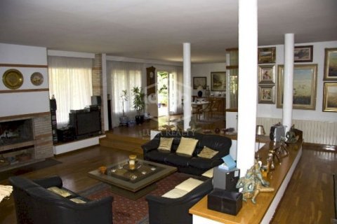 Villa de 6 dormitorios en venta en Cabrils, Barcelona, Cataluña, Spain № 924 - foto 6