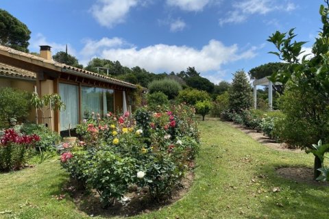 Villa de 3 dormitorios en venta en Sant Andreu de Llavaneres, Barcelona, Cataluña, Spain № 925 - foto 6