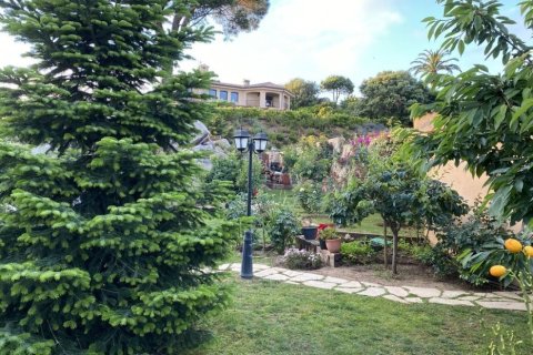 Villa de 3 dormitorios en venta en Sant Andreu de Llavaneres, Barcelona, Cataluña, Spain № 925 - foto 10