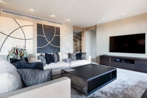 Apartamento de 4 dormitorios en venta en Barcelona, Cataluña, Spain № 922 - foto 3