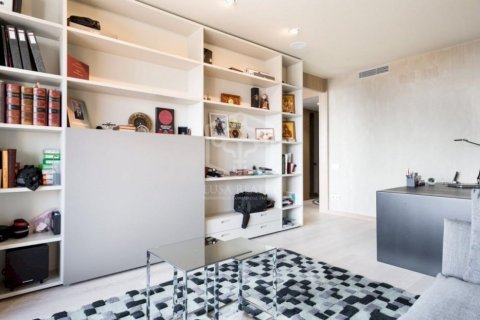 Apartamento de 4 dormitorios en venta en Barcelona, Cataluña, Spain № 922 - foto 16