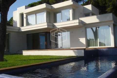 Villa de 4 dormitorios en venta en Blanes, Gerona, Cataluña, Spain № 923