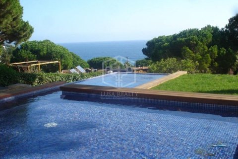 Villa de 4 dormitorios en venta en Blanes, Gerona, Cataluña, Spain № 923 - foto 2