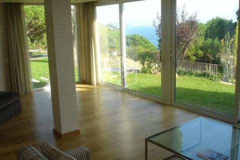 Villa de 4 dormitorios en venta en Blanes, Gerona, Cataluña, Spain № 923 - foto 9