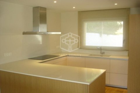 Villa de 4 dormitorios en venta en Blanes, Gerona, Cataluña, Spain № 923 - foto 12