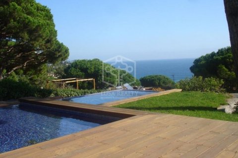 Villa de 4 dormitorios en venta en Blanes, Gerona, Cataluña, Spain № 923 - foto 3
