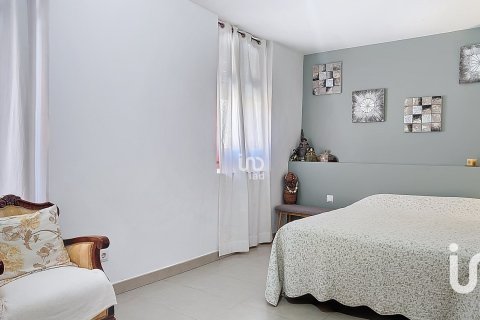 Villa de 3 dormitorios en venta en Canet de Mar, Barcelona, Cataluña, Spain № 4882 - foto 23
