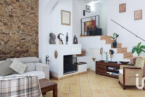 Villa de 3 dormitorios en venta en Canet de Mar, Barcelona, Cataluña, Spain № 4882 - foto 3