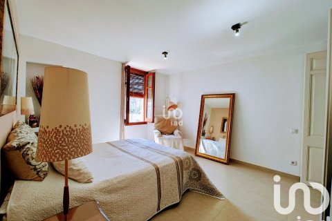 Villa de 3 dormitorios en venta en Canet de Mar, Barcelona, Cataluña, Spain № 4882 - foto 19