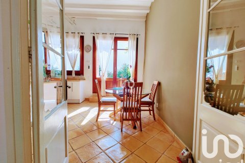 Villa de 3 dormitorios en venta en Canet de Mar, Barcelona, Cataluña, Spain № 4882 - foto 7