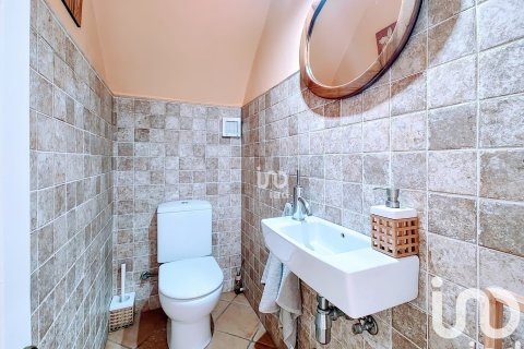 Villa de 3 dormitorios en venta en Canet de Mar, Barcelona, Cataluña, Spain № 4882 - foto 12