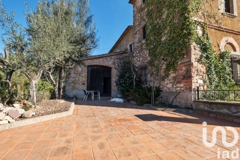 Сasa de 13 dormitorios en venta en Barcelona, Cataluña, Spain № 4884 - foto 29