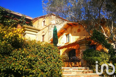 Сasa de 13 dormitorios en venta en Barcelona, Cataluña, Spain № 4884 - foto 5