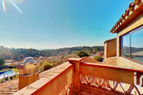 Сasa de 13 dormitorios en venta en Barcelona, Cataluña, Spain № 4884 - foto 27