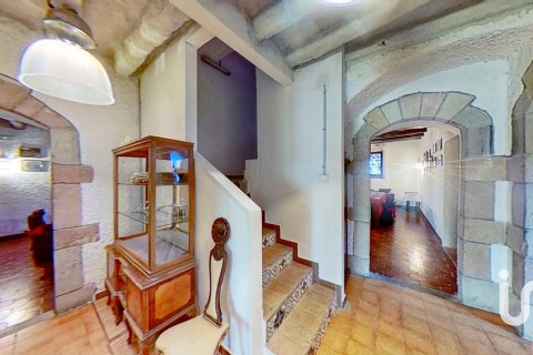 Сasa de 13 dormitorios en venta en Barcelona, Cataluña, Spain № 4884 - foto 15