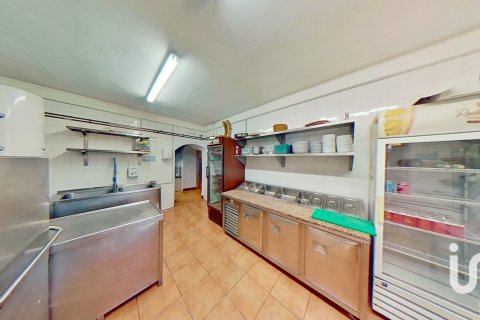 Сasa de 13 dormitorios en venta en Barcelona, Cataluña, Spain № 4884 - foto 14