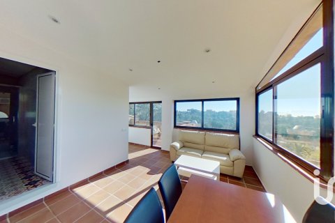 Сasa de 13 dormitorios en venta en Barcelona, Cataluña, Spain № 4884 - foto 26