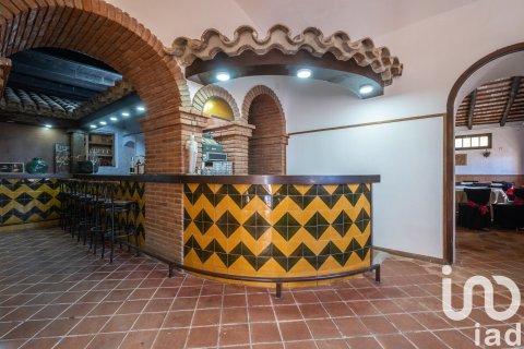 Сasa de 13 dormitorios en venta en Barcelona, Cataluña, Spain № 4884 - foto 8