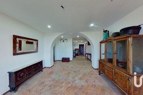 Сasa de 13 dormitorios en venta en Barcelona, Cataluña, Spain № 4884 - foto 24